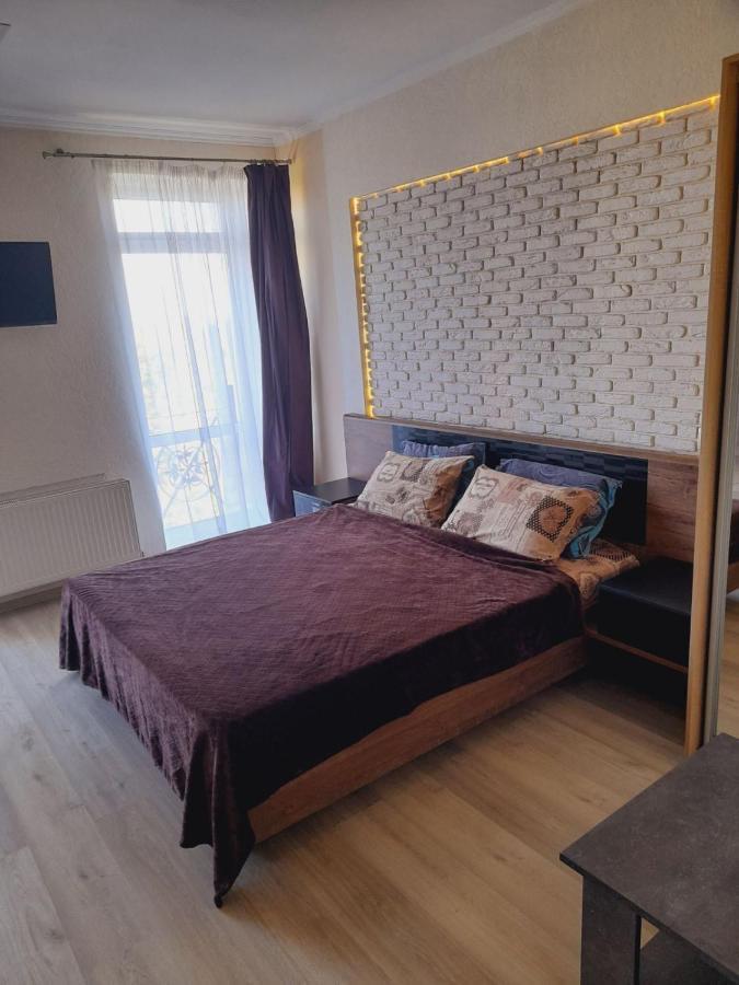 Залізнична 49 "Хочу Цю!" Lägenhet Ivano-Frankivsk Exteriör bild